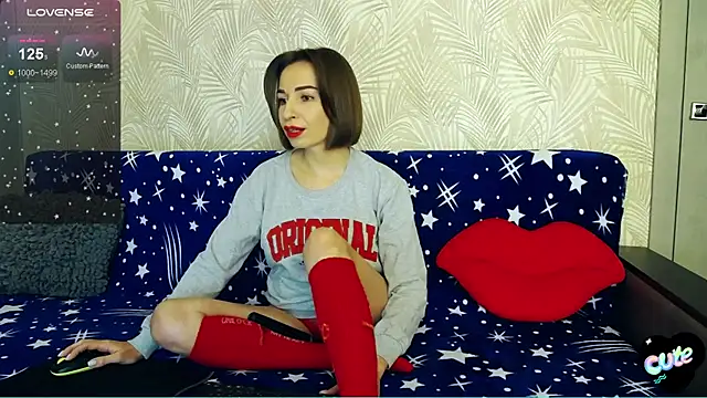 Snapshot of Millanorze chatting on 10.22.25 Millanorze online show from 10.22.25