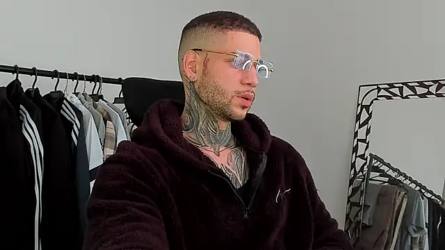  jamesleandros1 online show from 11.23.25