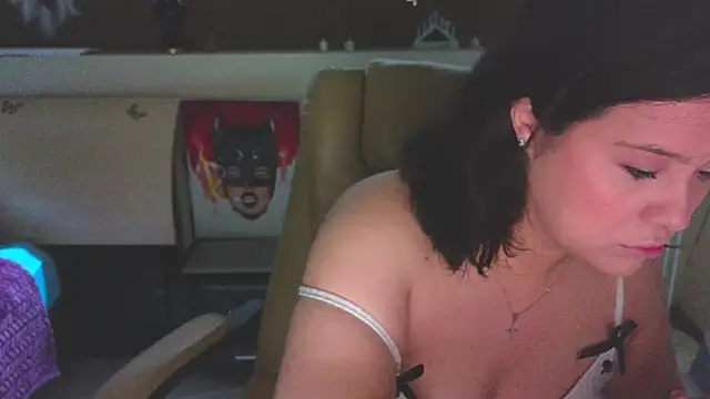 Snapshot of Malika_uAngel chatting on 10.22.25 Malika uAngel online show from 10.22.25