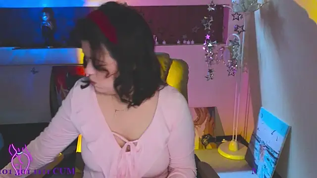 Snapshot of Malika_uAngel chatting on 10.30.25 Malika uAngel online show from 10.30.25