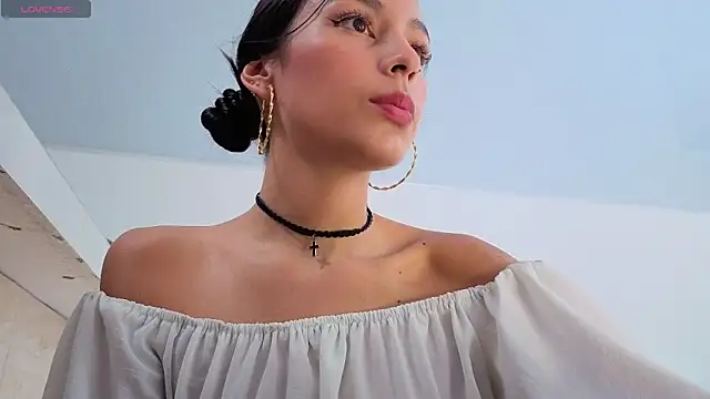 PIA STONE online show from 06.17.26