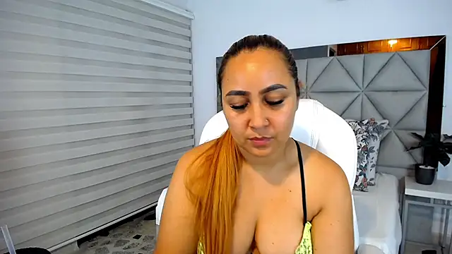 Snapshot of nana_levy chatting on 01.11.25 nana levy online show from 01.11.25