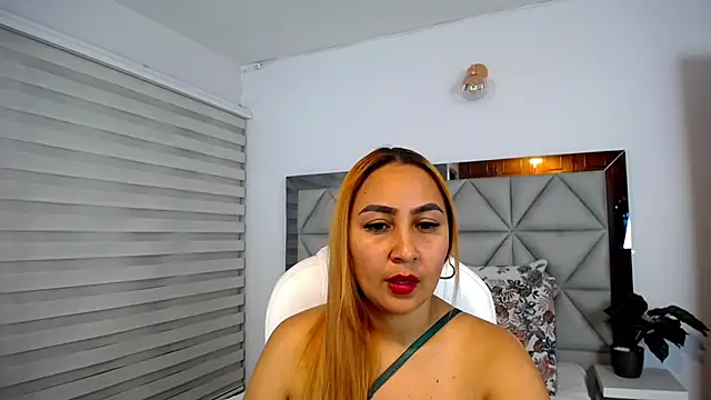 Snapshot of nana_levy chatting on 01.21.25 nana levy online show from 01.21.25