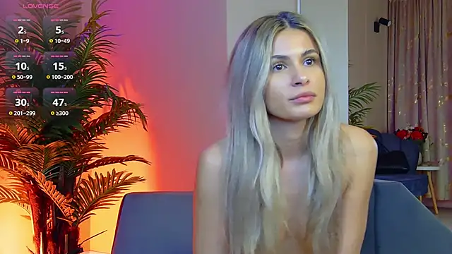 Snapshot of Avril_Cyrus chatting on 11.15.25 Avril Cyrus online show from 11.15.25