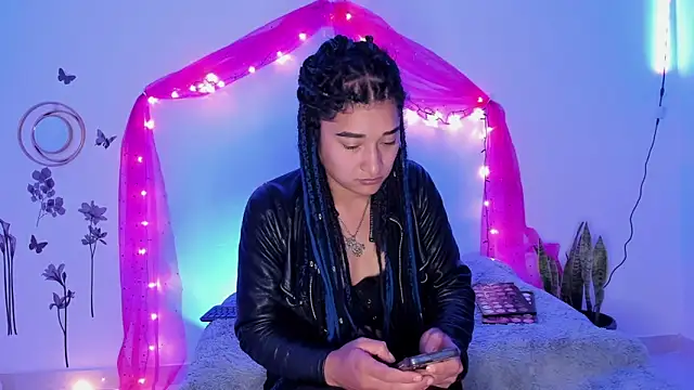 Eva Lee  online show from 01.21.25