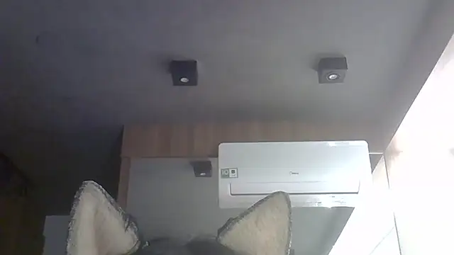 Skinny-Kitten online show from 12.15.25