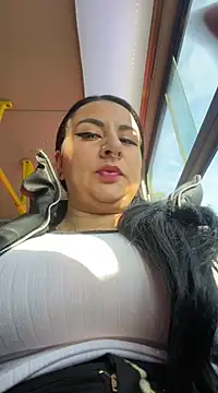 Abril Luv online show from 02.19.25