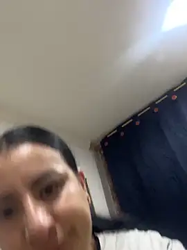 Abril Luv online show from 09.23.25