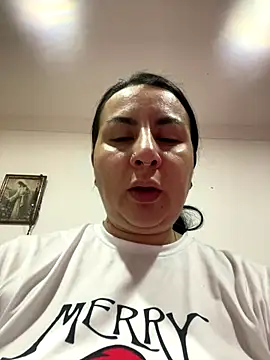 Abril Luv online show from 10.18.25