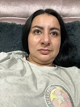 Abril Luv online show from 11.25.25