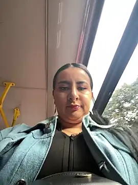 Abril Luv online show from 12.21.25