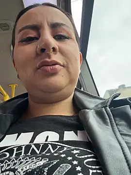 Abril Luv online show from 04.08.26