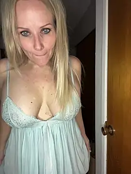 Snapshot of Sexual_Lovable_Doll chatting on 03.23.25 Sexual Lovable Doll online show from 03.23.25