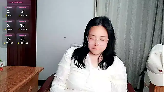 Vivianangn-e online show from 04.16.26