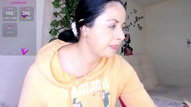 Snapshot of Juli_Castillo8 chatting on 11.07.25 Juli Castillo8 online show from 11.07.25