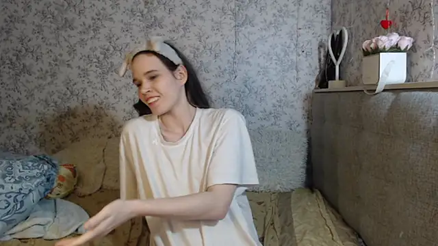 Snapshot of Nicole-Petite chatting on 01.26.25 Nicole-Petite online show from 01.26.25