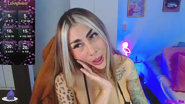 Martina Dash online show from 01.22.25