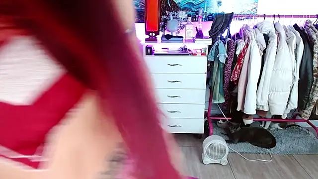 Snapshot of alisseallie chatting on 10.12.25 alisseallie online show from 10.12.25