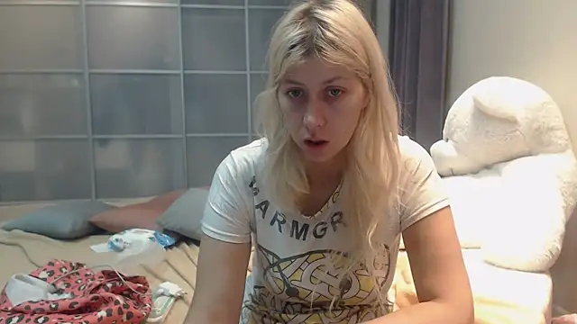 Snapshot of KyliePag chatting on 09.25.25 KyliePag online show from 09.25.25