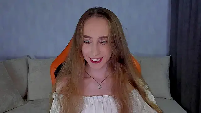 Snapshot of _mira_cle_ chatting on 10.30.25 mira cle online show from 10.30.25