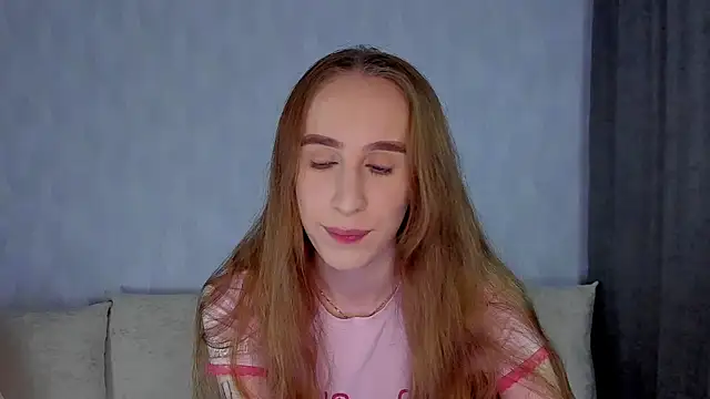 Snapshot of _mira_cle_ chatting on 11.04.25 mira cle online show from 11.04.25