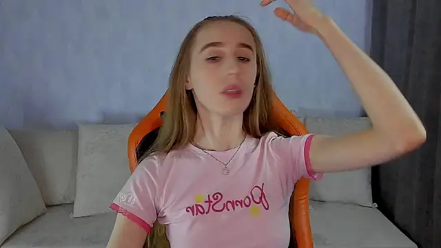 Snapshot of _mira_cle_ chatting on 11.06.25 mira cle online show from 11.06.25