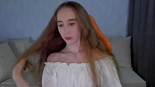 Snapshot of _mira_cle_ chatting on 11.19.25 mira cle online show from 11.19.25