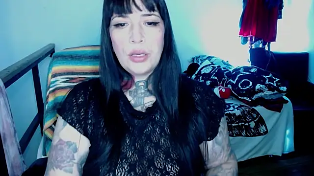 Snapshot of VampGirl1 chatting on 10.07.25 VampGirl1 online show from 10.07.25