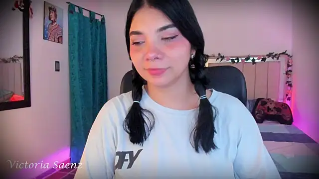 victoriaasaenz  online show from 12.17.25