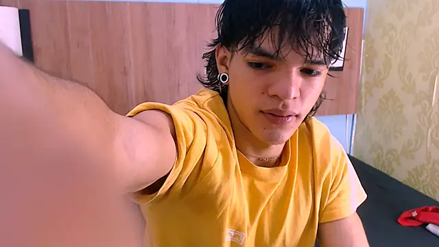 Snapshot of AlbertBernal69 chatting on 02.10.25 AlbertBernal69 online show from 02.10.25