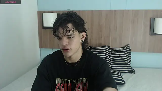 Snapshot of AlbertBernal69 chatting on 02.17.25 AlbertBernal69 online show from 02.17.25