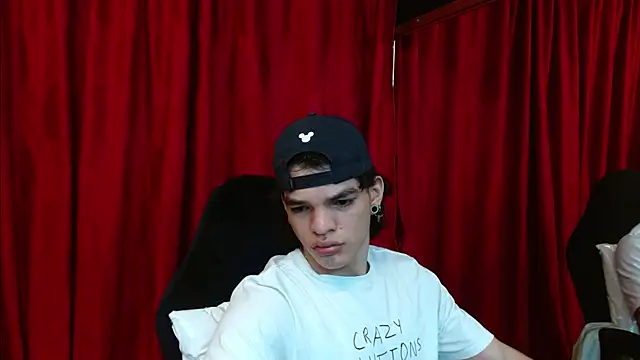 Snapshot of AlbertBernal69 chatting on 03.05.25 AlbertBernal69 online show from 03.05.25