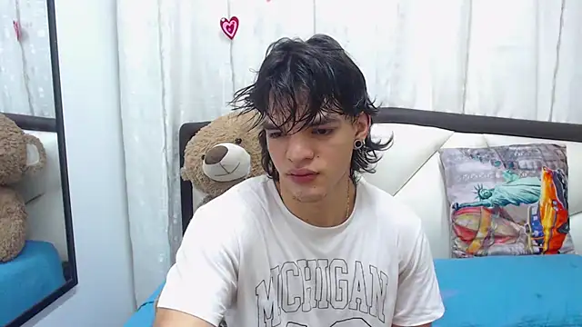 Snapshot of AlbertBernal69 chatting on 03.14.25 AlbertBernal69 online show from 03.14.25