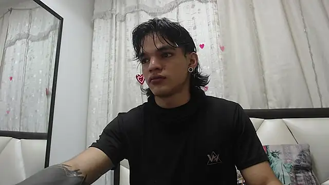 Snapshot of AlbertBernal69 chatting on 03.17.25 AlbertBernal69 online show from 03.17.25