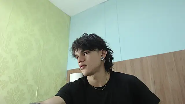 Snapshot of AlbertBernal69 chatting on 03.21.25 AlbertBernal69 online show from 03.21.25