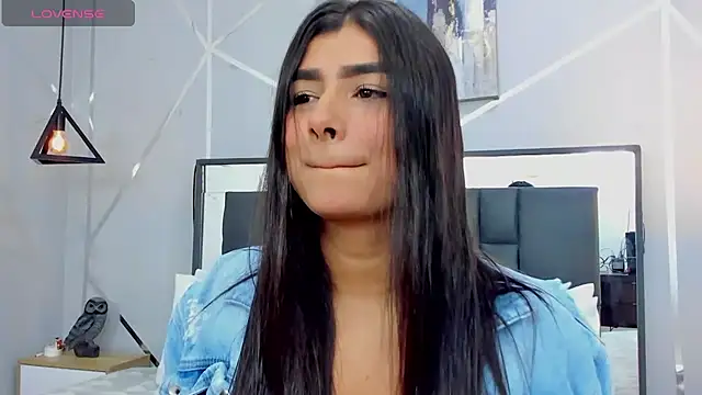 Snapshot of ZiaCalifa chatting on 03.06.25 ZiaCalifa online show from 03.06.25