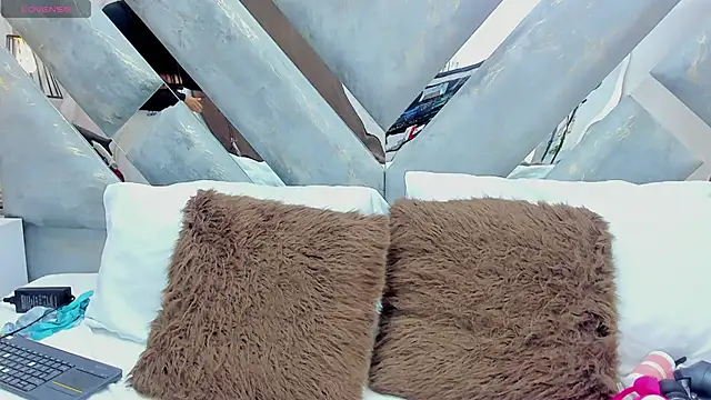 Snapshot of ZiaCalifa chatting on 10.20.25 ZiaCalifa online show from 10.20.25