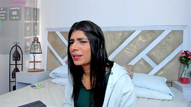 Snapshot of ZiaCalifa chatting on 02.14.26 ZiaCalifa online show from 02.14.26