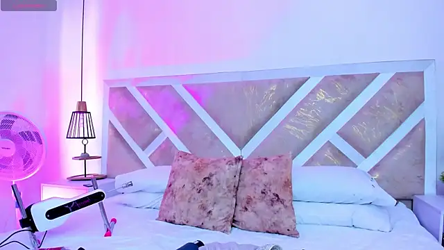 Snapshot of ZiaCalifa chatting on 02.21.26 ZiaCalifa online show from 02.21.26