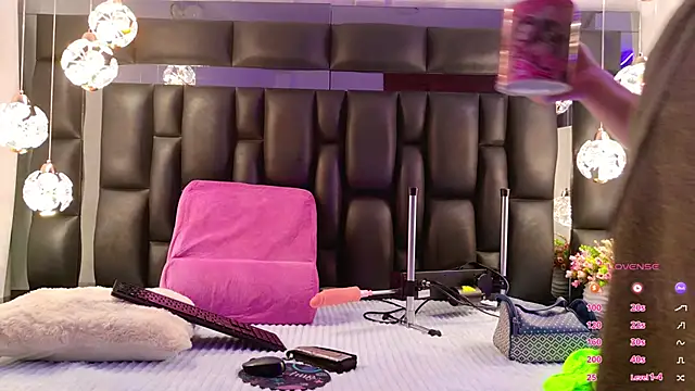 Snapshot of NathaxaLeans chatting on 01.26.25 NathaxaLeans online show from 01.26.25