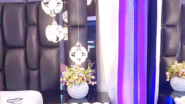 Snapshot of NathaxaLeans chatting on 02.04.25 NathaxaLeans online show from 02.04.25