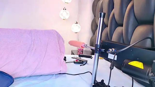 Snapshot of NathaxaLeans chatting on 02.11.25 NathaxaLeans online show from 02.11.25