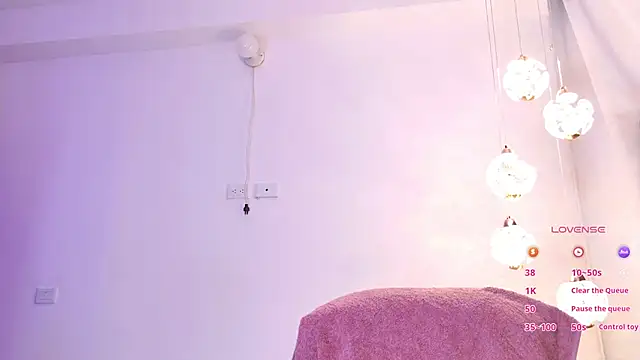 Snapshot of NathaxaLeans chatting on 03.08.25 NathaxaLeans online show from 03.08.25