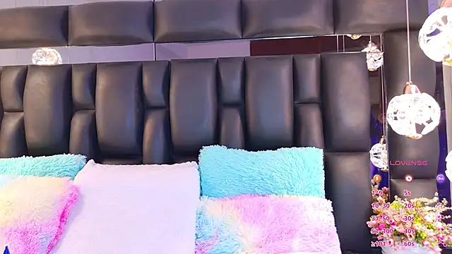 Snapshot of NathaxaLeans chatting on 03.21.25 NathaxaLeans online show from 03.21.25