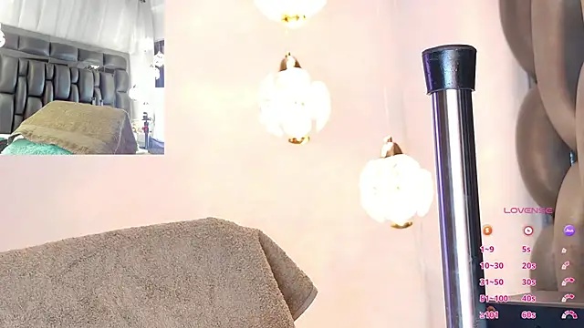 Snapshot of NathaxaLeans chatting on 03.22.25 NathaxaLeans online show from 03.22.25