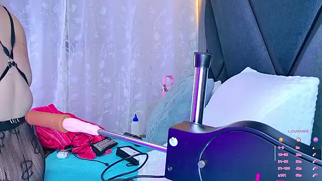 Snapshot of NathaxaLeans chatting on 09.14.25 NathaxaLeans online show from 09.14.25