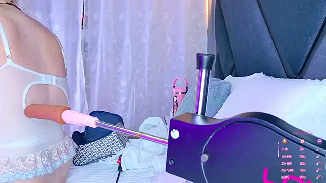 Snapshot of NathaxaLeans chatting on 09.15.25 NathaxaLeans online show from 09.15.25