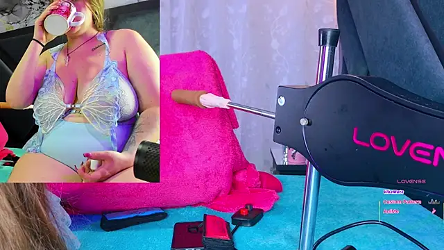 Snapshot of NathaxaLeans chatting on 09.21.25 NathaxaLeans online show from 09.21.25