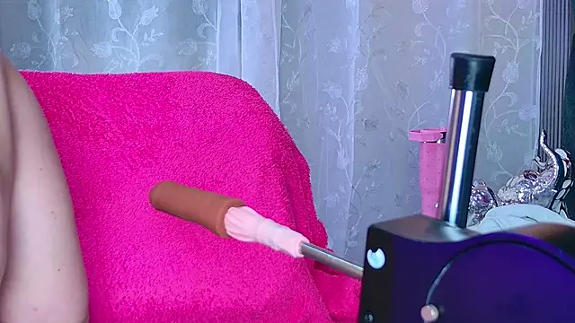 Snapshot of NathaxaLeans chatting on 09.30.25 NathaxaLeans online show from 09.30.25