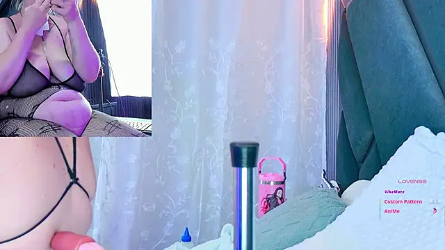 Snapshot of NathaxaLeans chatting on 10.18.25 NathaxaLeans online show from 10.18.25